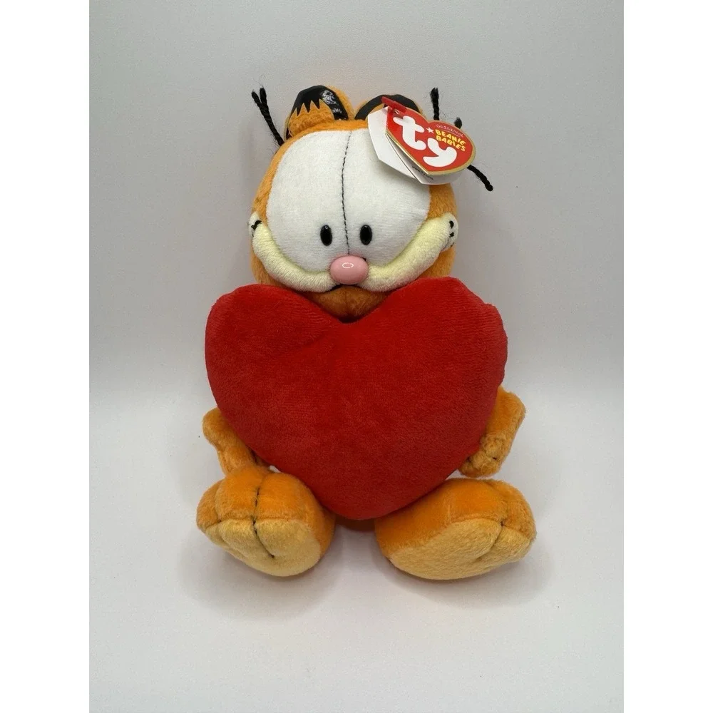 TY GARFIELD the CAT with BIG RED HEART BEANIE BABY
